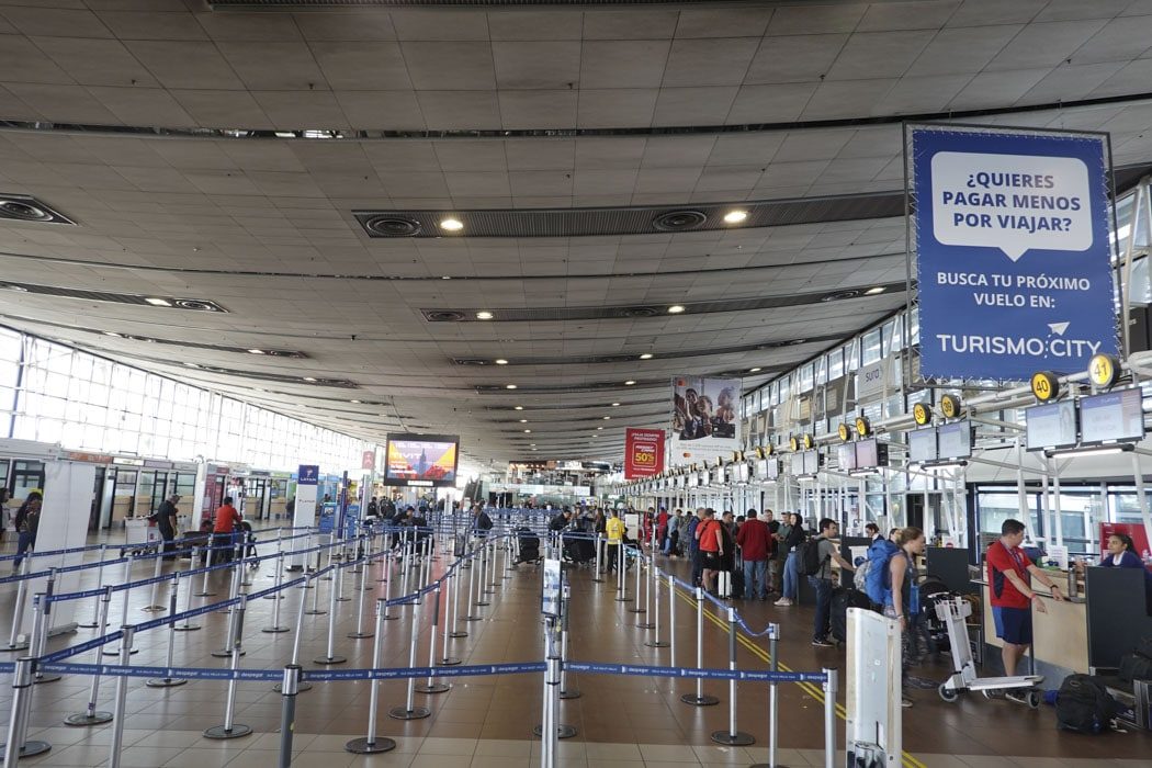 Eingangshalle am internationalen Flughafen in Santiago de Chile