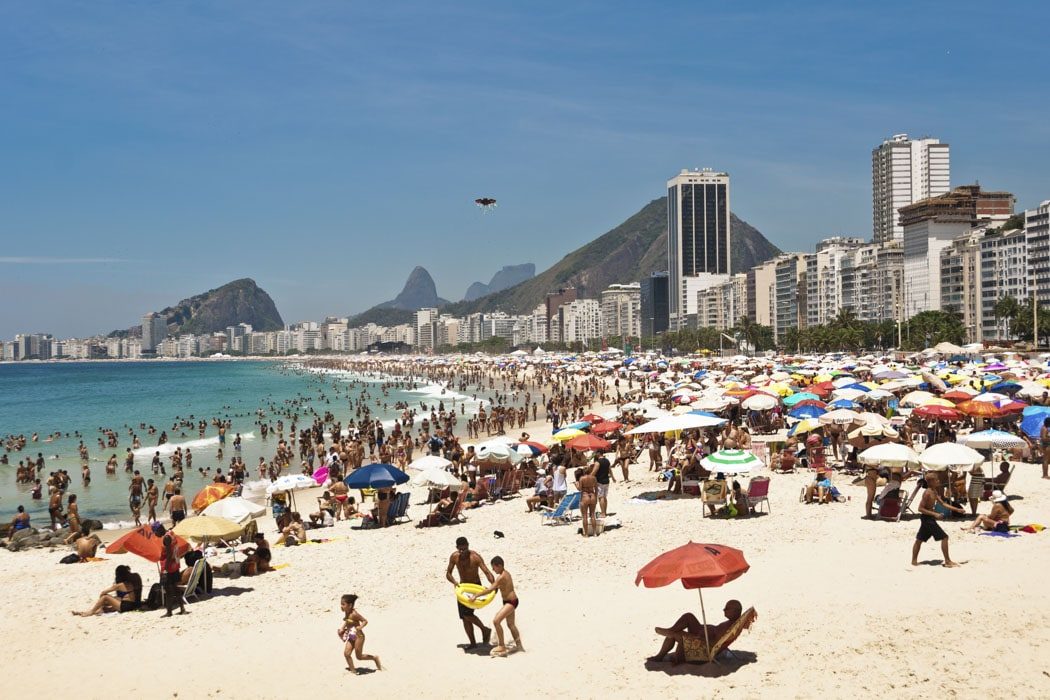 Menschen am Copacabana Strand