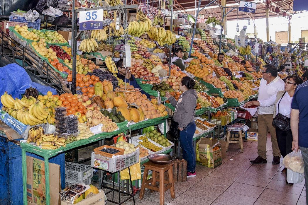 Frisches Obst im Mercado San Camilo in Arequipa