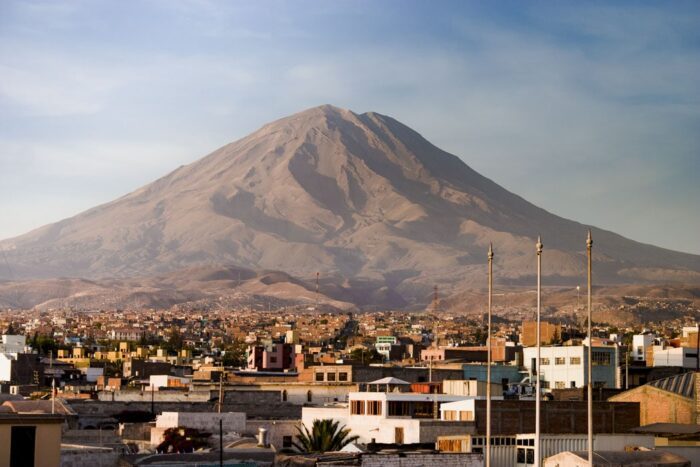 Arequipa mit dem Misti Vulkan im Hintergrund