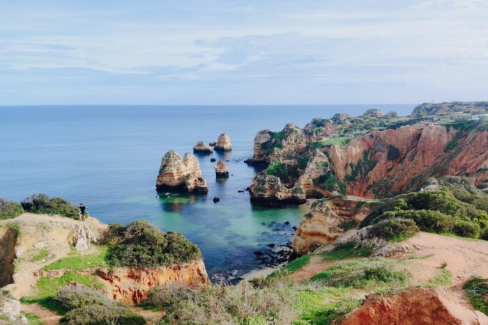 Felsenküste an der Ponta de Piedade an der Algarve