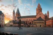 Mainzer Dom bei Sonnenuntergang