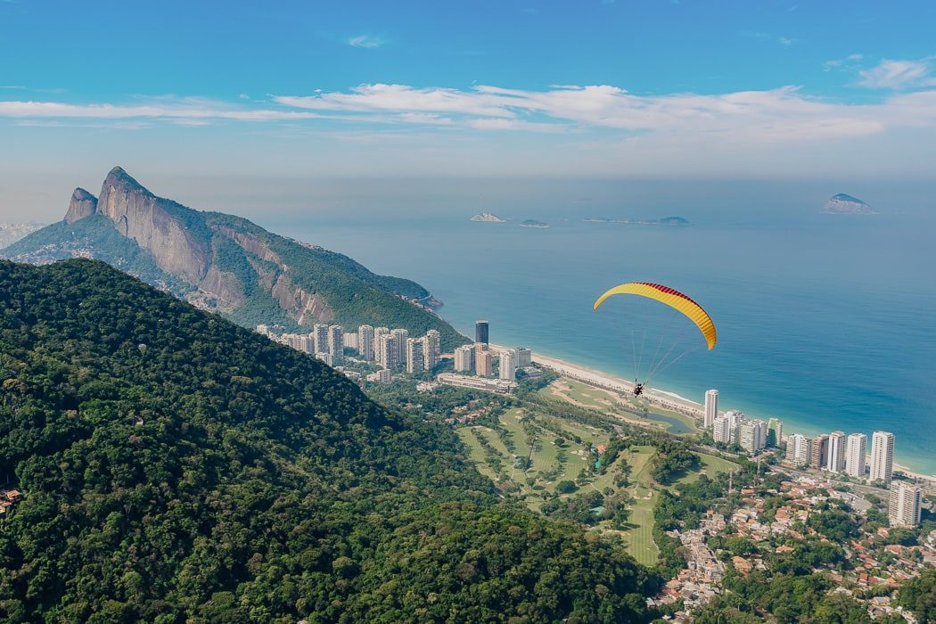 Paraglider über Rio de Janeiro
