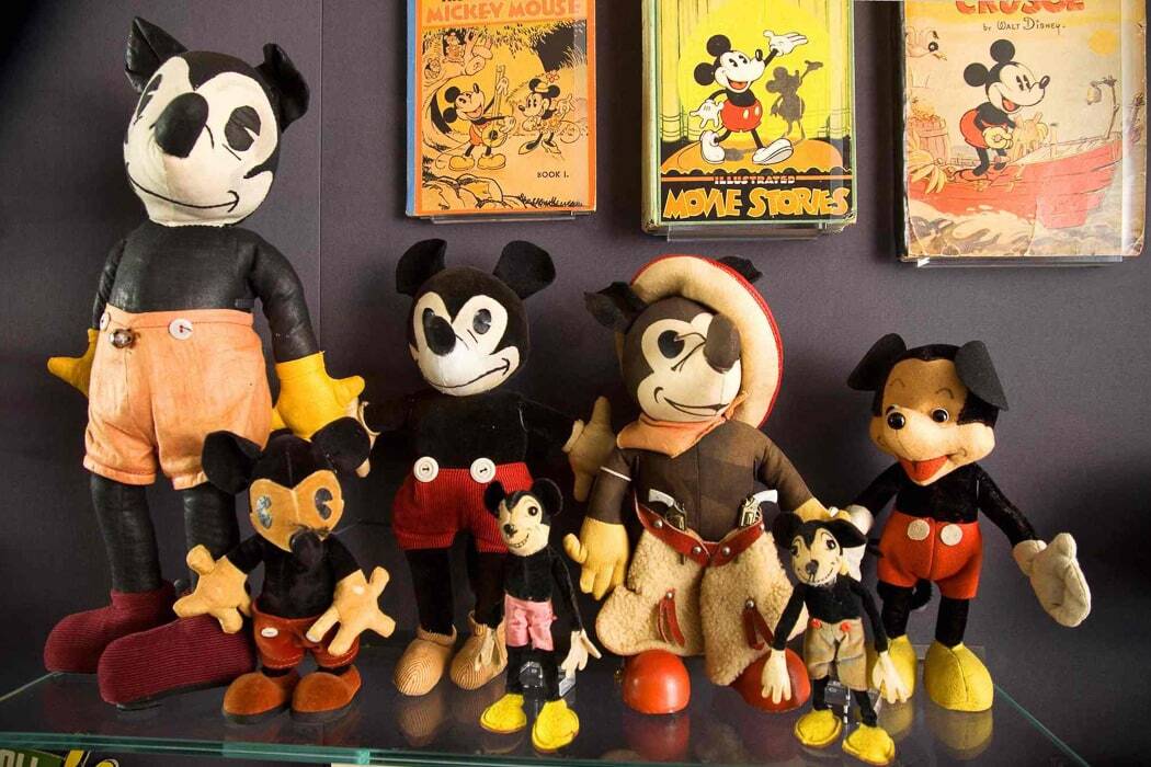Mickey Mouse Merchandise im Walt Disney Family Museum in San Francisco