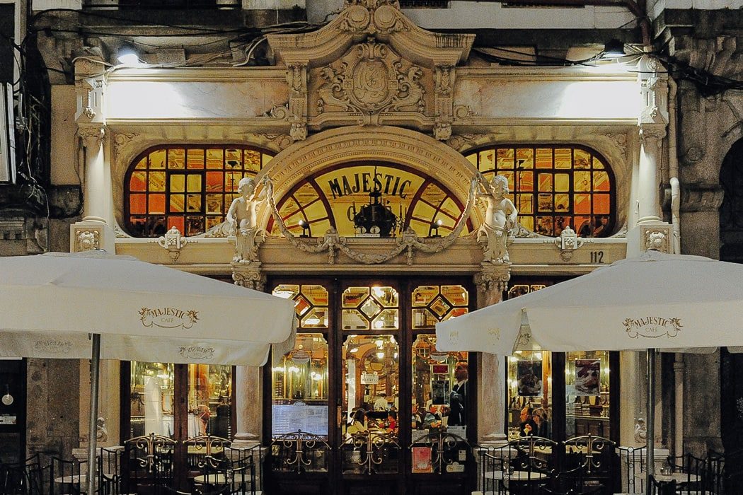 Fassade des Café Majestic in Porto