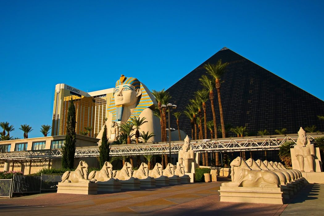 Das Luxor Hotel in Las Vegas von außen