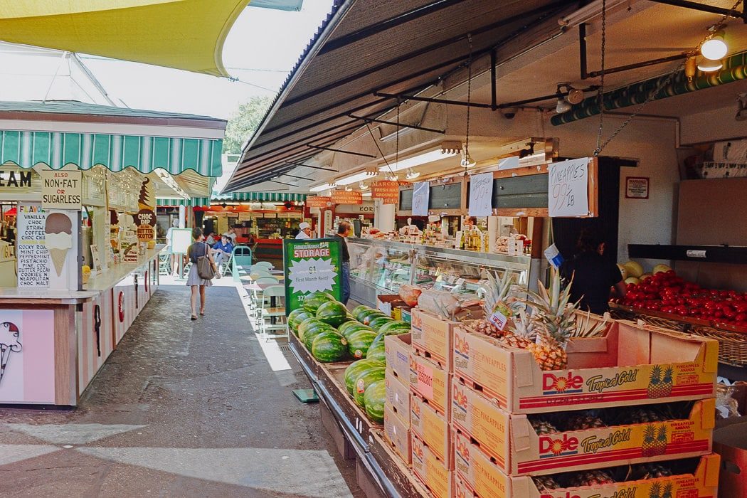 Obststände am Farmer's Market in Los Angeles
