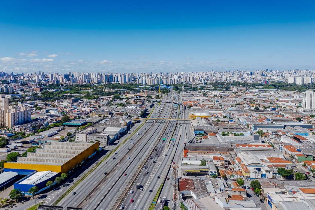 Autobahn vom Flughafen Guarulhos ins Zentrum São Paulos