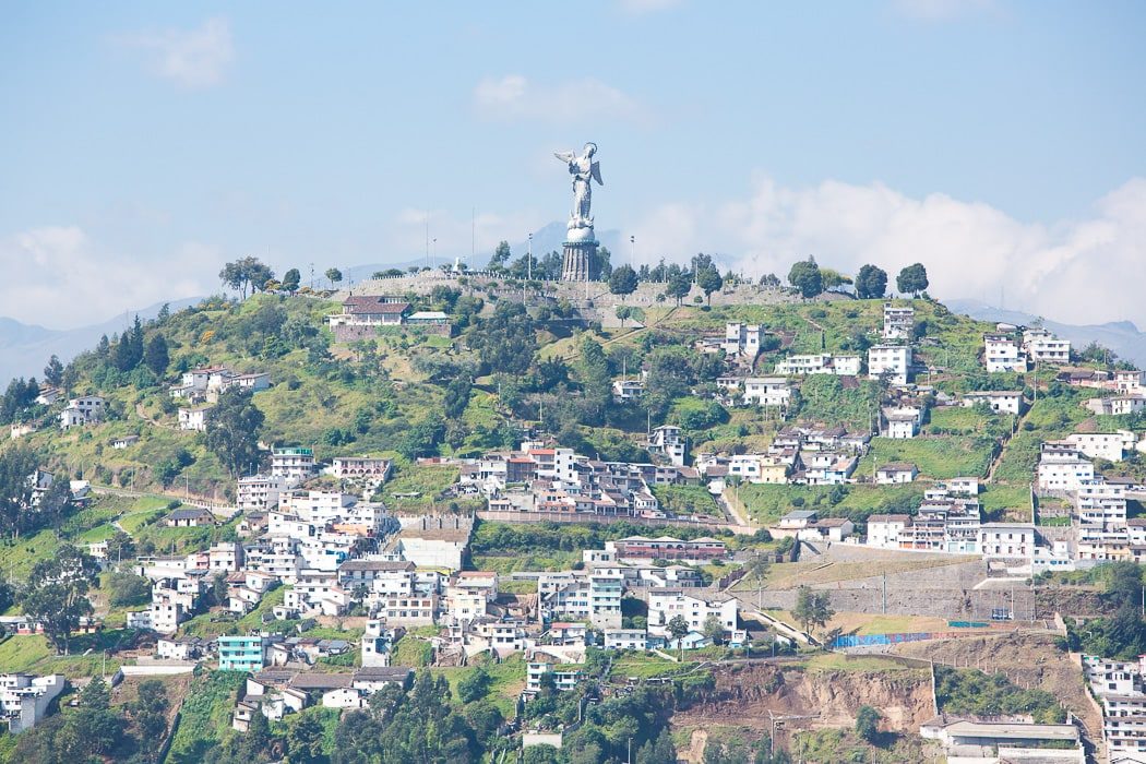 Blick auf den Hügel El Panecillo in Quito