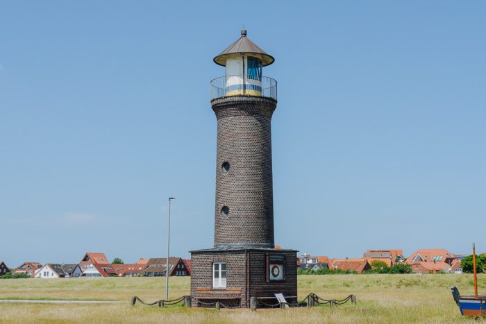 Der Leuchtturm ist eine tolle Sehenswürdigkeit auf Juist und steht direkt am Hafen