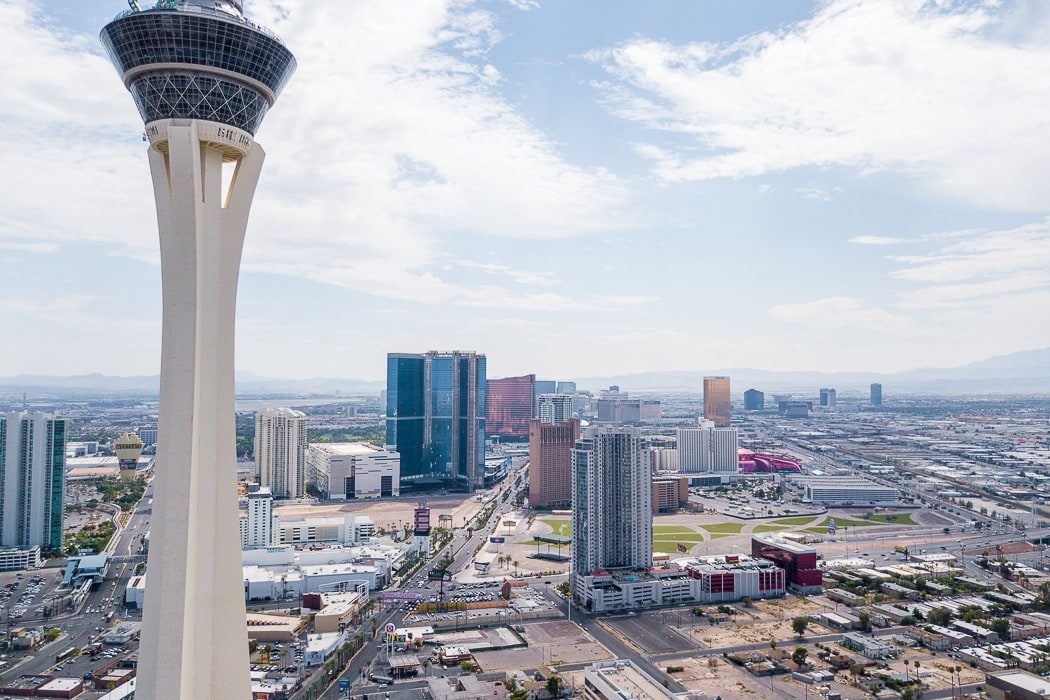 Blick auf den Strat Tower und die Skyline von Las Vegas