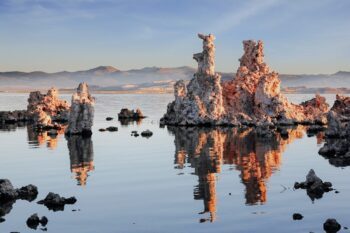 Skurrile Gesteinsformationen am Mono Lake in Kalifornien