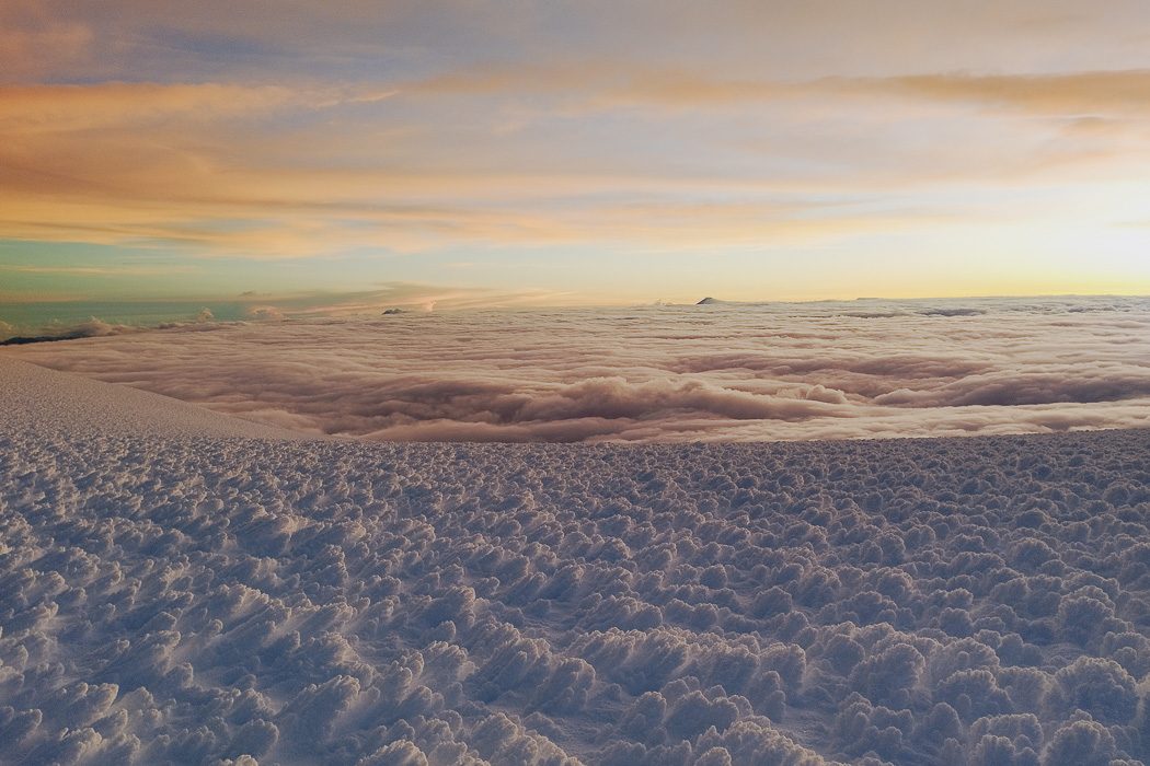So sieht der Sonnenaufgang oben vom Chimborazo aus