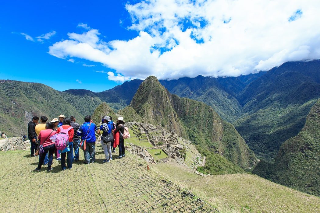 Gruppe Touristen beim Machu Picchu