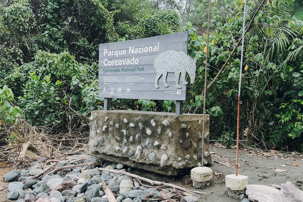 Eingang des Nationalparks Corcovado in Costa Rica