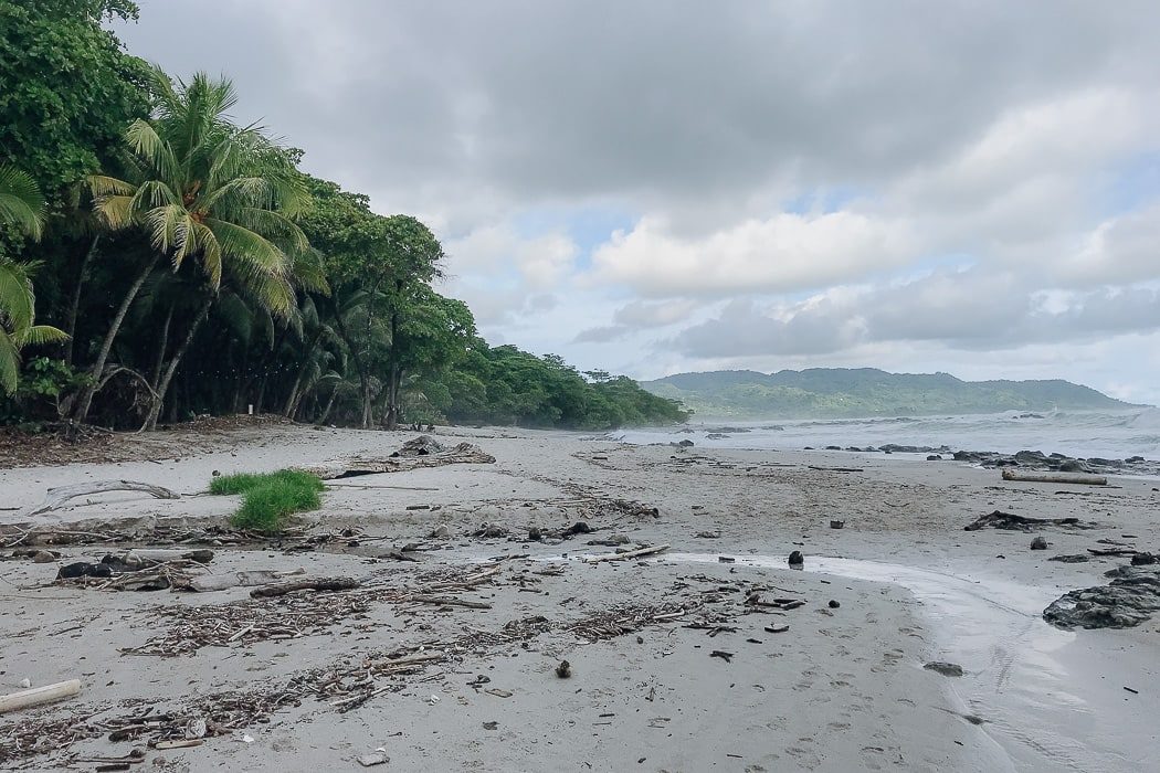 Ein Strand in Santa Teresa, Costa Rica