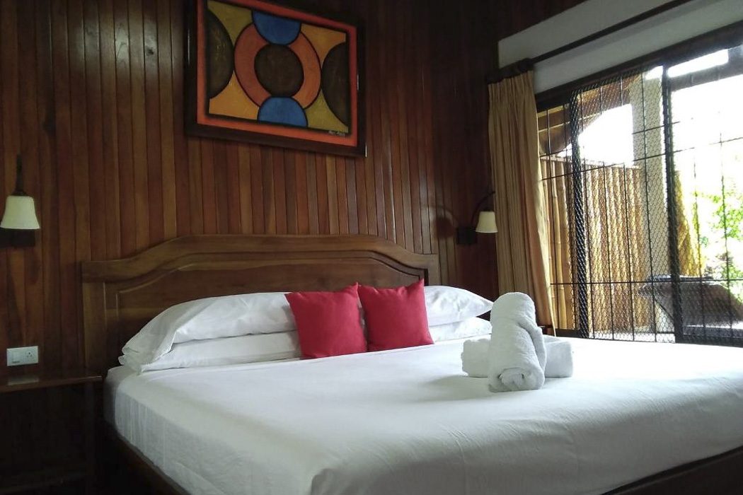 Ein Zimmer im Hotel Roca Negra Del in La Fortuna, Costa Rica
