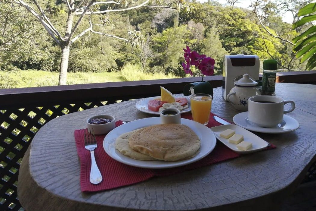 Frühstück im Hotel La Guayaba Monteverde in Santa Elena