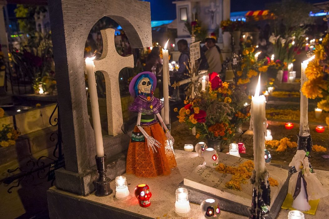 Friedhof am Dia de los Muertos in Mexiko