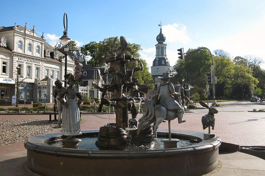 Der Sagenbrunnen in Jever ist ein tolles Fotomotiv.