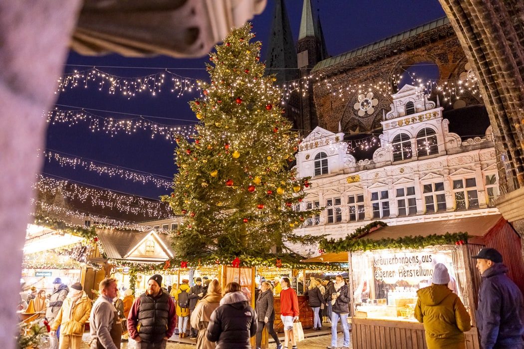 Auf dem Lübecker Weihnachtsmarkt schmeckt der Glögg besonders gut