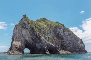 Hole in the Rock in der Bay of Islands von Neuseeland