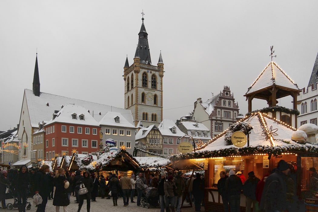 Der Trierer Weihnachtsmarkt hat eine Glühweinkönigin 
