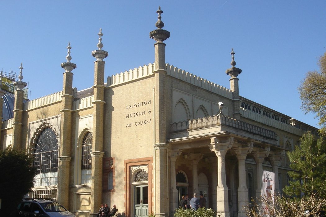 Das Brighton Museum im Garten des Royal Pavilions