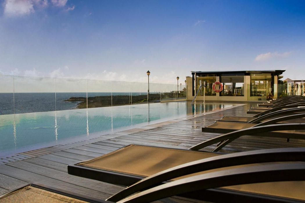 Pool mit Blick aufs Meer im Hotel Ereza Mar auf Fuerteventura