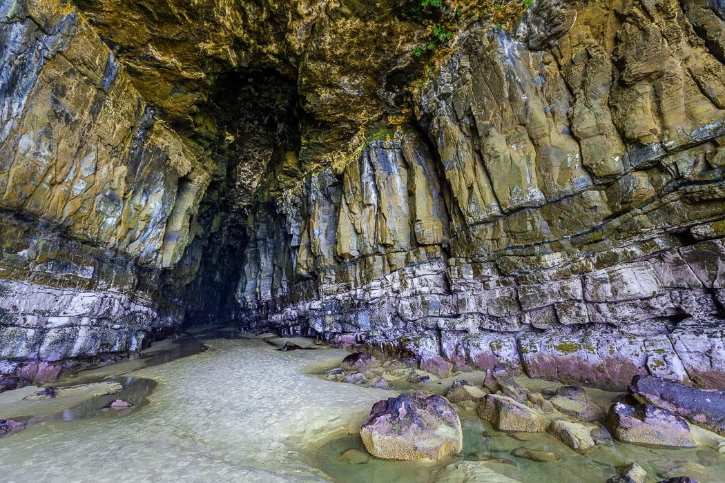Cathedral Cave in den Catlins, Neuseeland, von innen