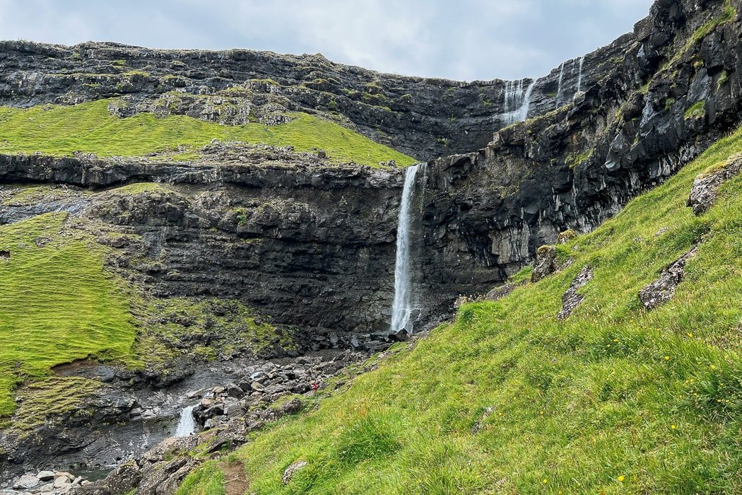 Der Fossá Wasserfall auf den Färöer Inseln