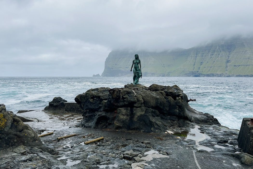 Robbenfrau von Mikladalur auf den Färöer Inseln
