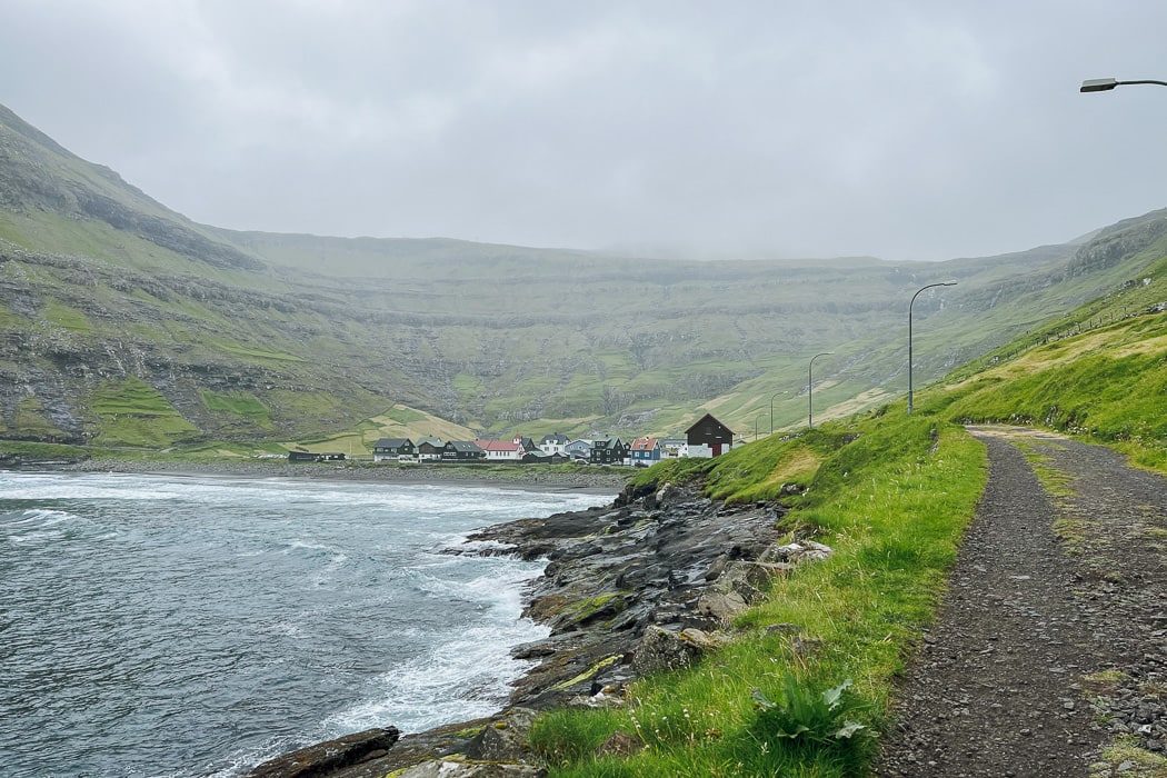 Blick auf Tjørnuvík auf den Färöer Inseln