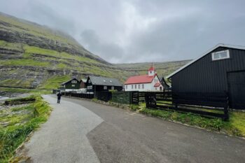 Der Ort Tjørnuvík auf den Färöer Inseln