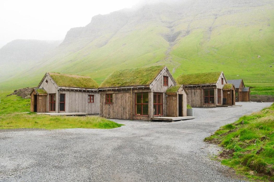 Die Múlafossur Cottages in Gasadalur auf den Färöer Inseln