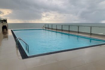 Rooftop-Pool im Ocean Breeze Luxury Studio Apartment