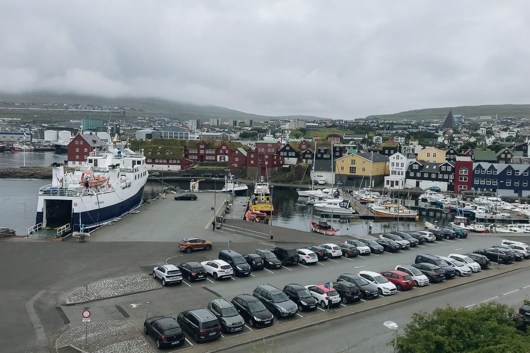 Der Hafen von Tórshavn auf den Färöer Inseln