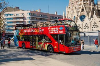 Der rote Hop-on/Hop-off-Bus von Barcelona City Tour