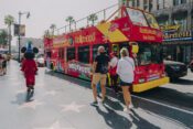 Roter Doppeldecker Hop-on/Hop-off Bus in Hollywood, Los Angeles