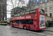Der Hop-on/Hop-off Bus in Köln startet am Kölner Dom