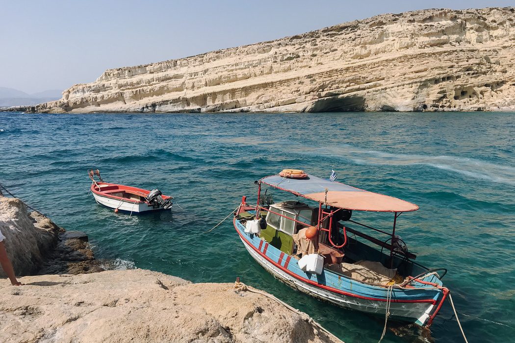 Ein Boot in Matala auf Kreta