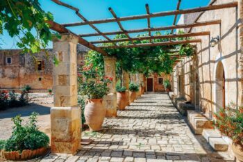 Der Innenhof des Arkadi Klosters auf Kreta