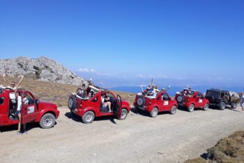 Autos bei einer Jeep Safari auf Kreta
