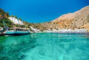 Blick auf das Fischerdorf Loutro auf Kreta