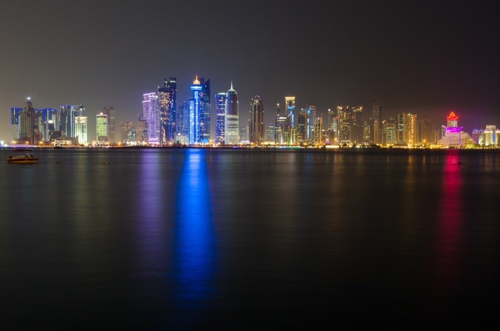 Skyline bei Nacht in Doha